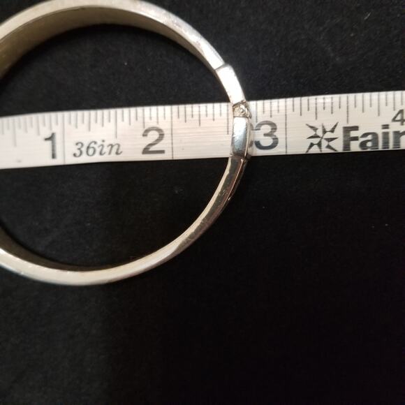 VTG - Unbranded 2 Tone Gold Silver 2 1/2 inch Cuff Bracelet - PO VGC - Picture 6 of 14